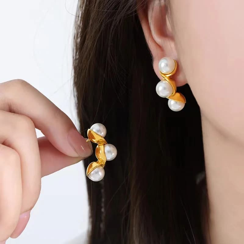 Orecchini a Cerchio con Perla Dorata