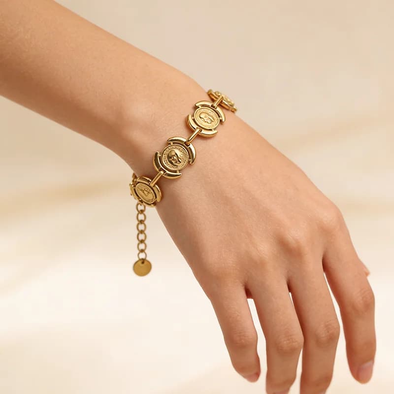 Bracciale Bangle Dorato con Ritratto Rotondo