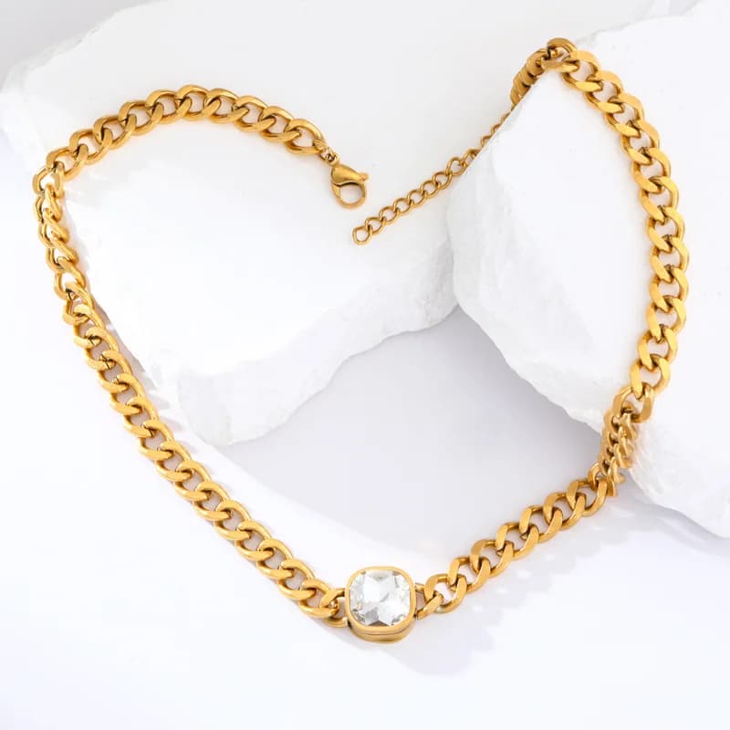 Collana con Pendente Geometrico Nero, Colore Oro
