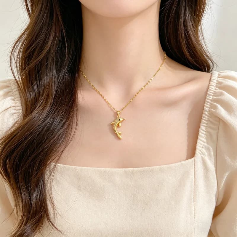 Collana con ciondolo delfino in zirconia cubica