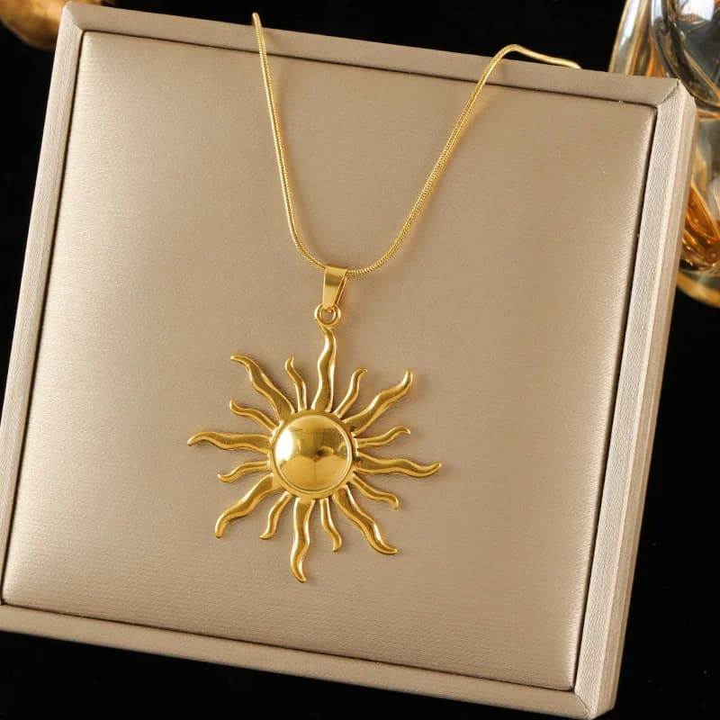 Collana con pendente in acciaio inox dorato
