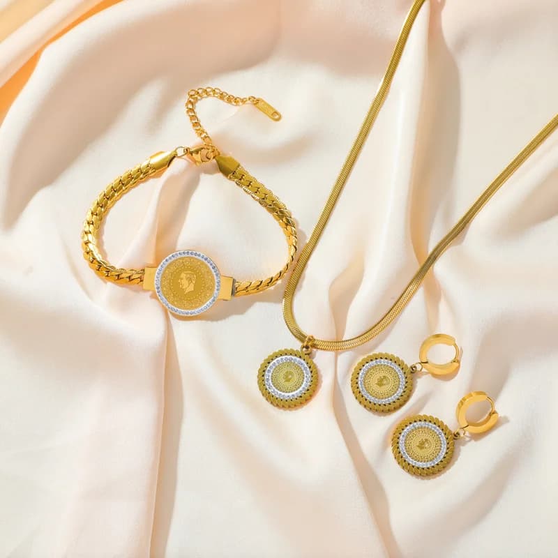 Set di collana, bracciale e orecchini con zirconia e ritratto a moneta