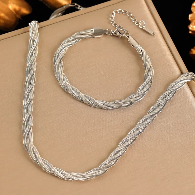 Set Collana e Bracciale con Catena Intrecciata a Croce