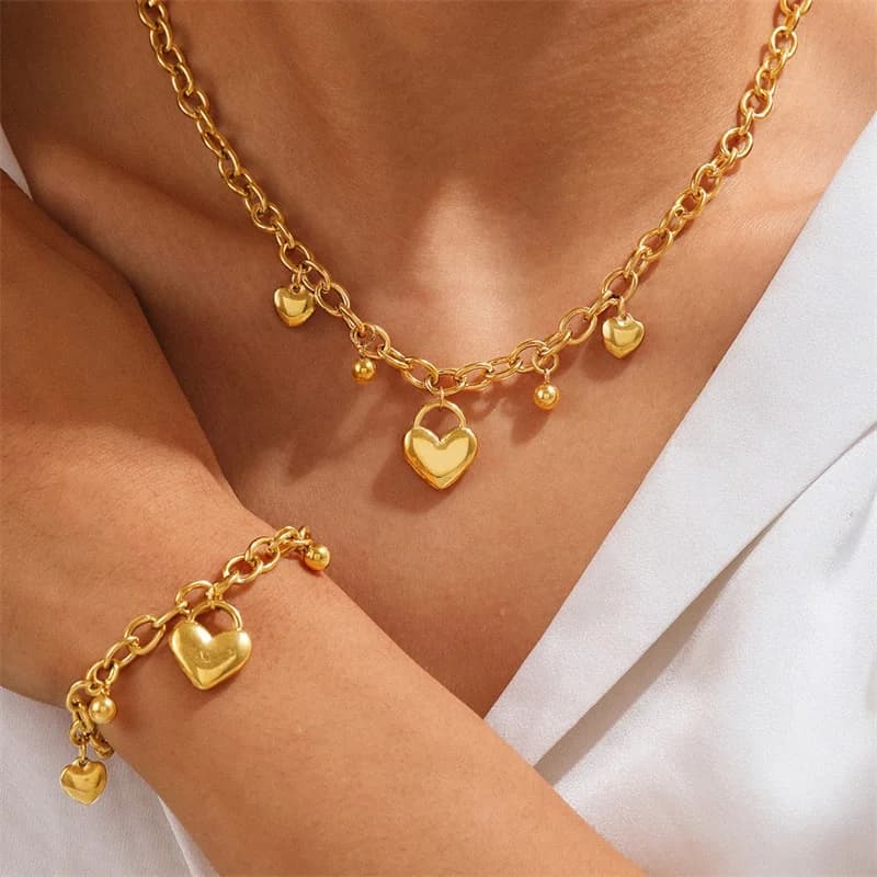 Set Collana e Bracciale con Ciondolo a Cuore Dorato