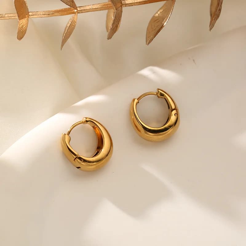 Orecchini a Perno Forma Cuore Geometrico, Colore Oro