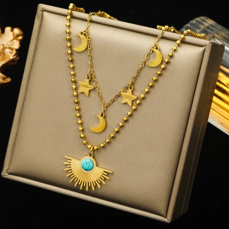 Collana Multistrato con Pendente Geometrico Moneta Pietra