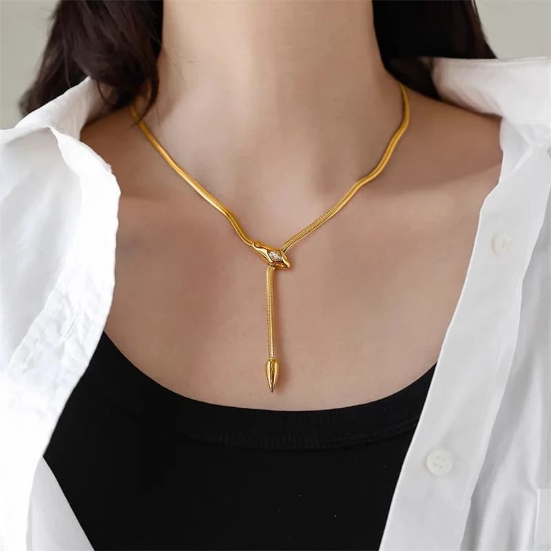 Collana a Y con pendente lungo a testa di serpente