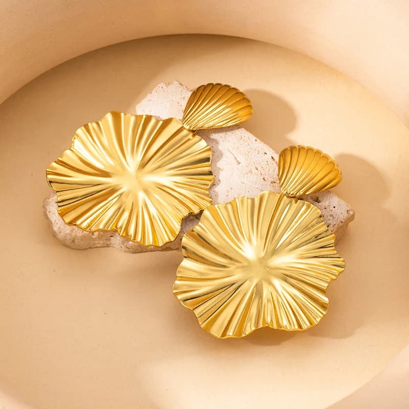 Orecchini pendenti a foglia e piuma color oro