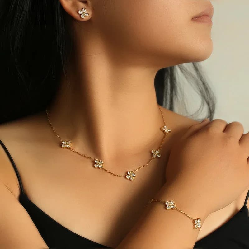 Set Gioielli Fiore Zirconia Bianca, Collana e Orecchini