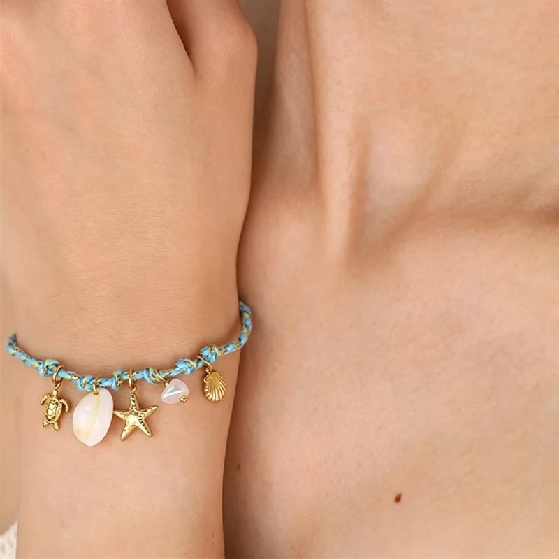 Bracciale con charms stella marina e conchiglia su cordino