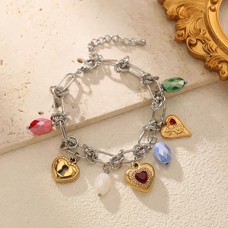 Bracciale rigido con ciondoli a cuore e zirconi in acciaio inox