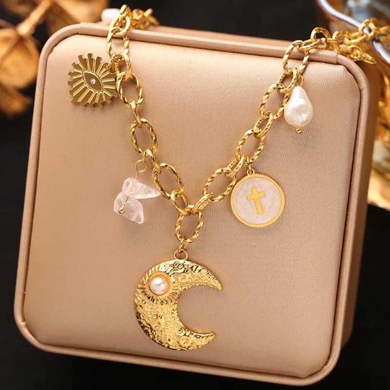 Collana con Pendente e Ciondoli Multipli, PVD Oro 18K