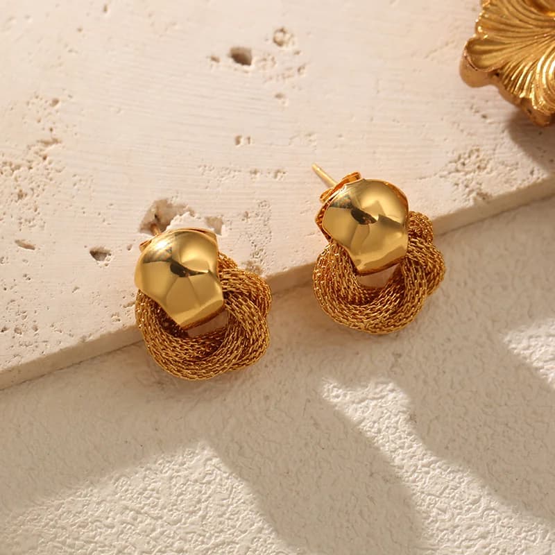 Piccoli orecchini a perno color oro