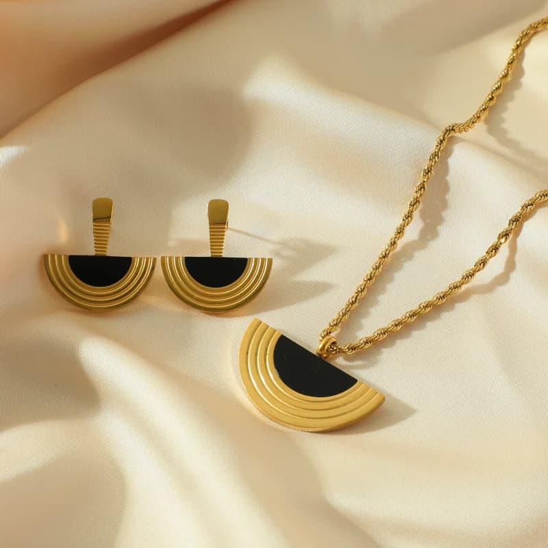 Set Collana con Pendente Semicircolare e Orecchini