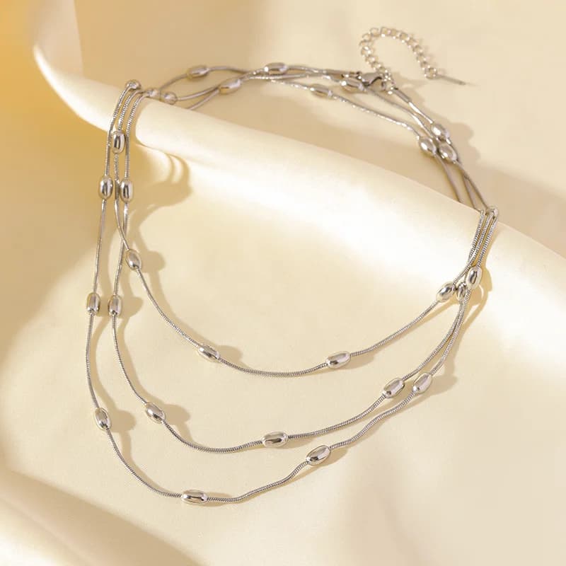 Collana girocollo multistrato con catene in oro