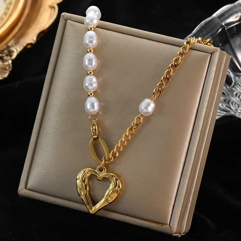 Collana con pendente cuore e perla