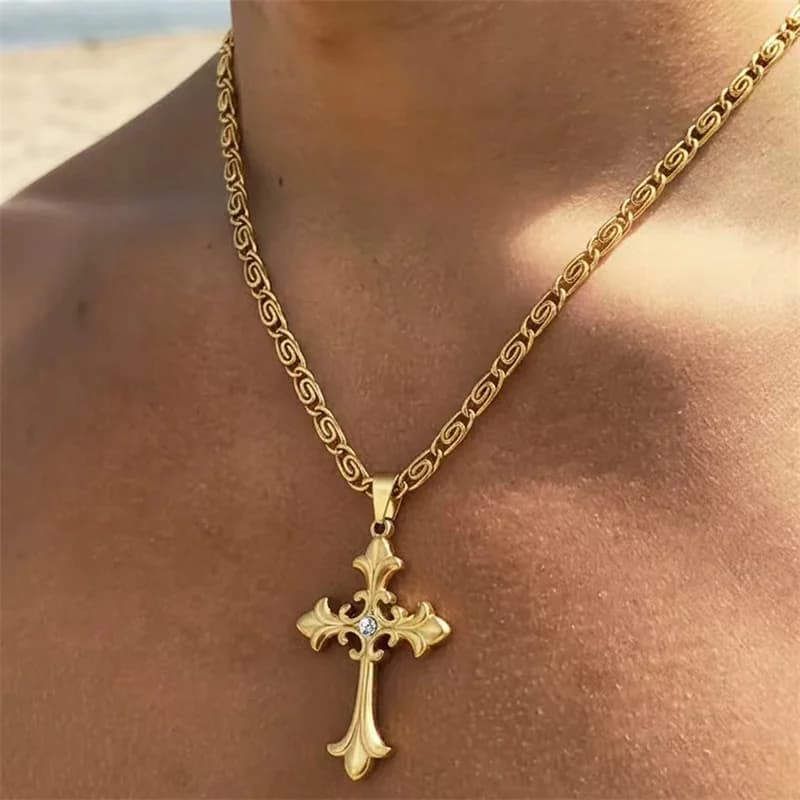 Collana con Pendente Croce in Metallo
