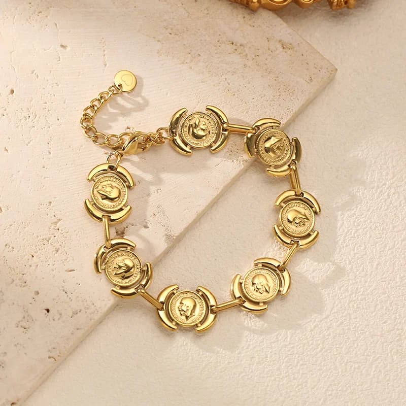 Bracciale Bangle Dorato con Ritratto Rotondo