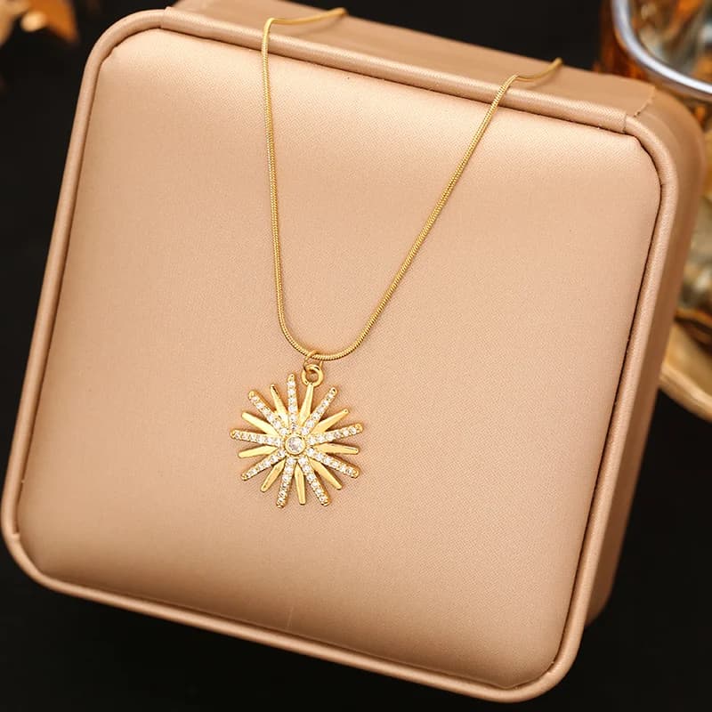 Collana con pendente perla brillante con placcatura PVD