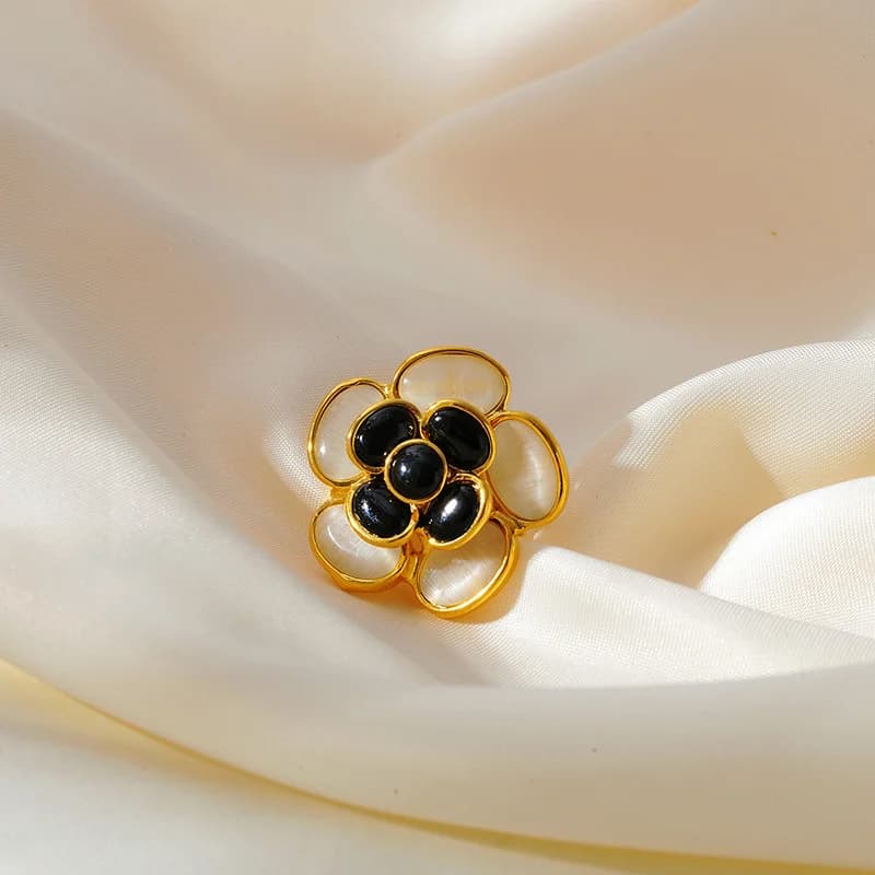 Set collana, orecchini e anello con fiori smaltati colorati