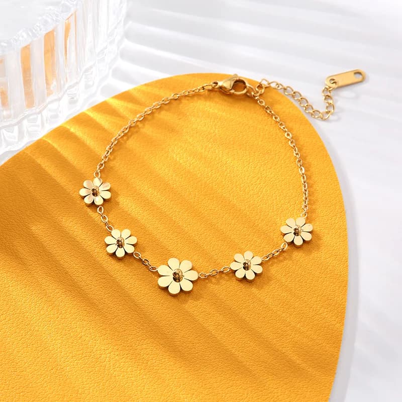Bracciale charm con petali di fiore, color oro